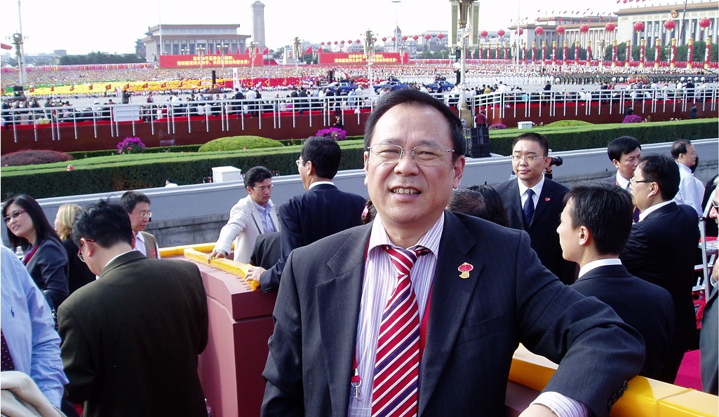 周克明博士应邀出席国庆60周年阅兵观礼 周克明博士应邀出席国庆60周年阅兵观礼